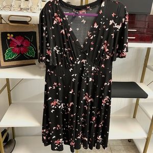 Plus size dress with sleeves